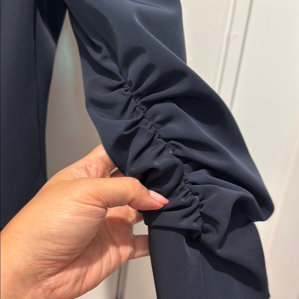 Elizabeth & James Navy Blazer with Ruched Sleeves - Picture 4 of 5